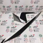 ارم ( برچسب ) روی قاب بغل ( بال باک ) سمت چپ موتور پالس RS ار اس مشکی نوک مدادی اصلی