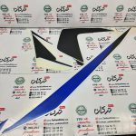ارم ( برچسب ) روی قاب بغل ( بال باک ) سمت چپ موتور پالس RS ار اس سفید ابی اصلی