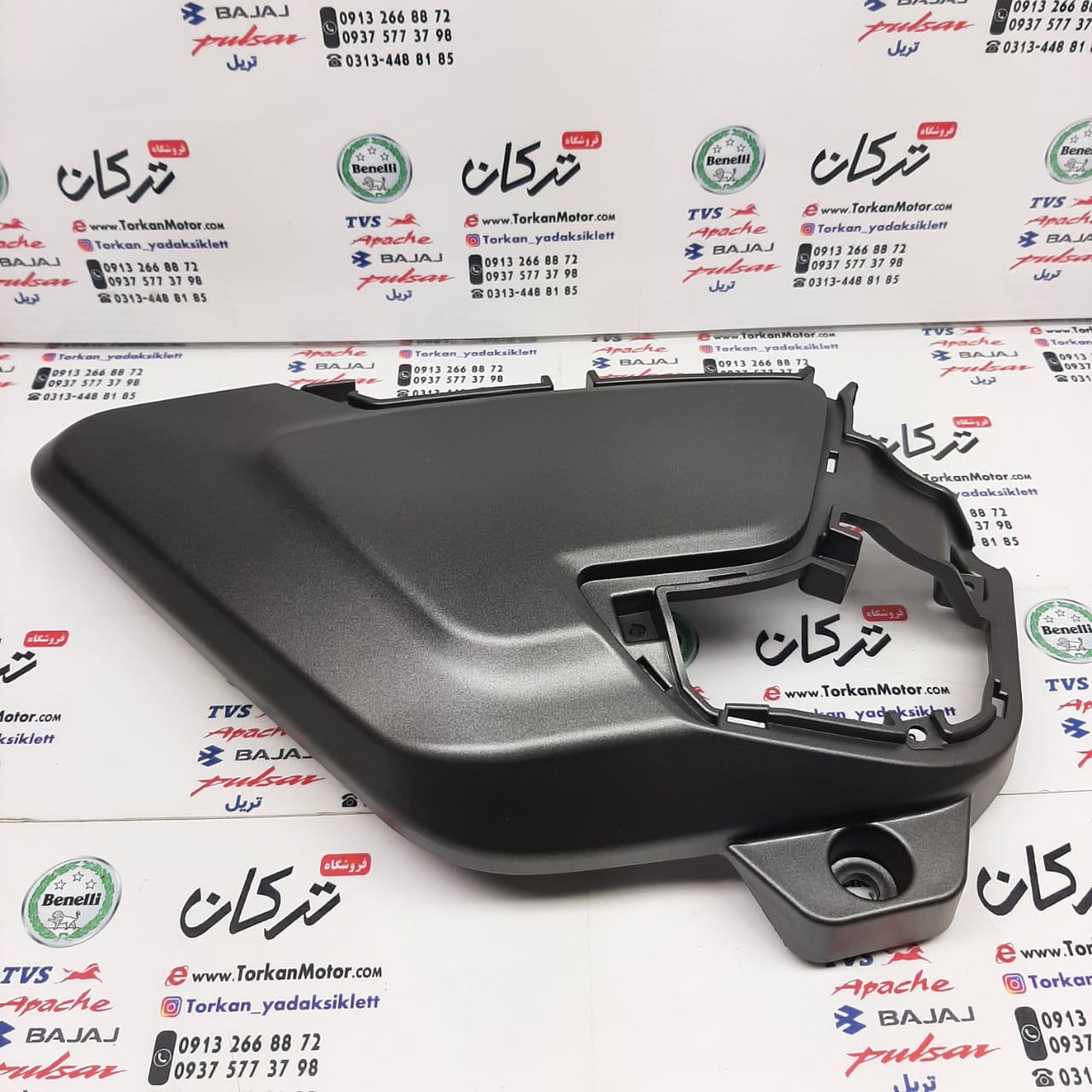 WhatsApp Image 2022-03-18 at 23.11.29 قاب ( کاور ) زیر درب بغل موتور کیوی KEEWAY CITY 150 سمت راست مدادی اصلی - Image 1