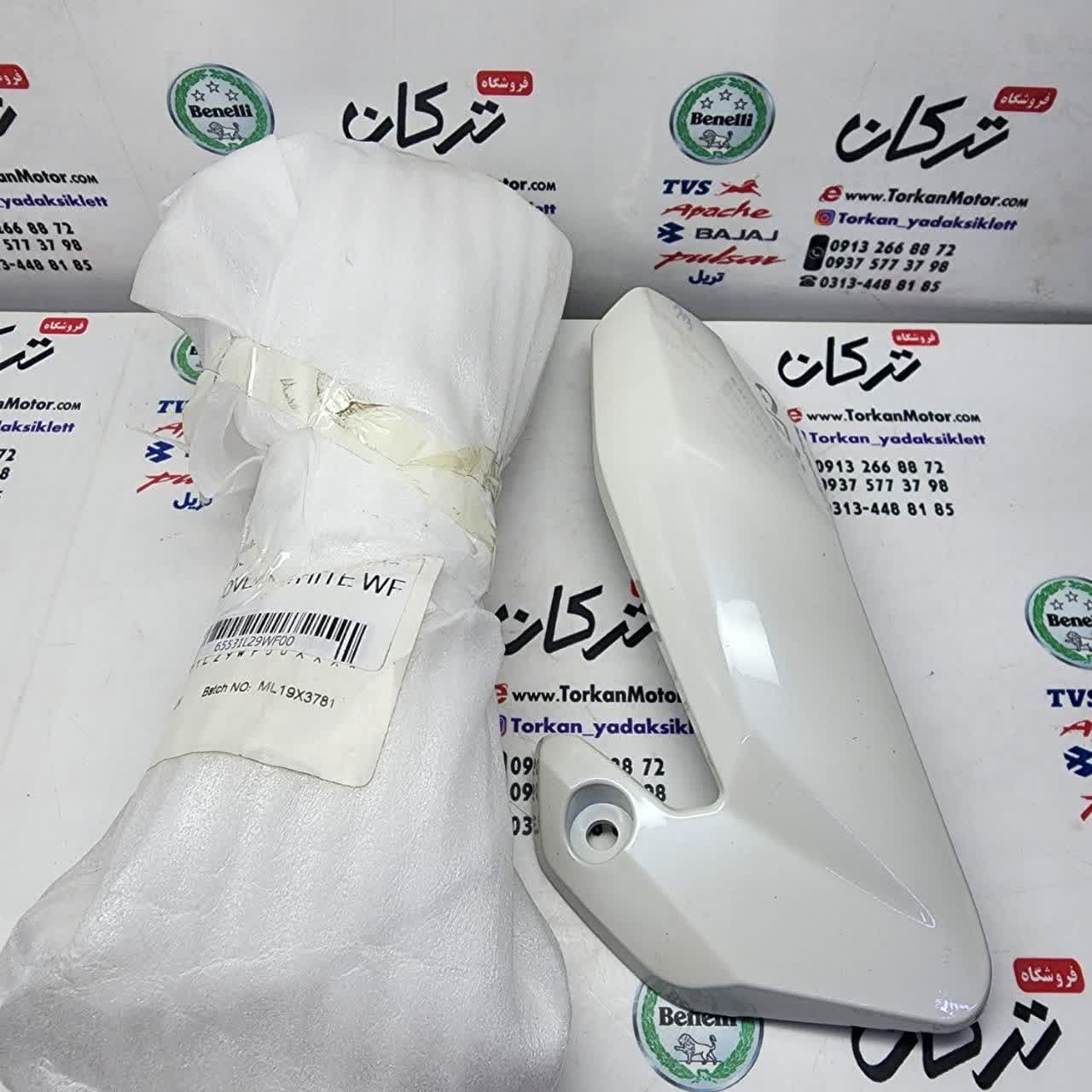 photo_2023-06-15_18-23-33 قاب فلاپ بلوری چراغ موتور بنلی 150 و 250 تک سیلندر جدید نیوفیس سفید ( راست ) اصلی - Image 1